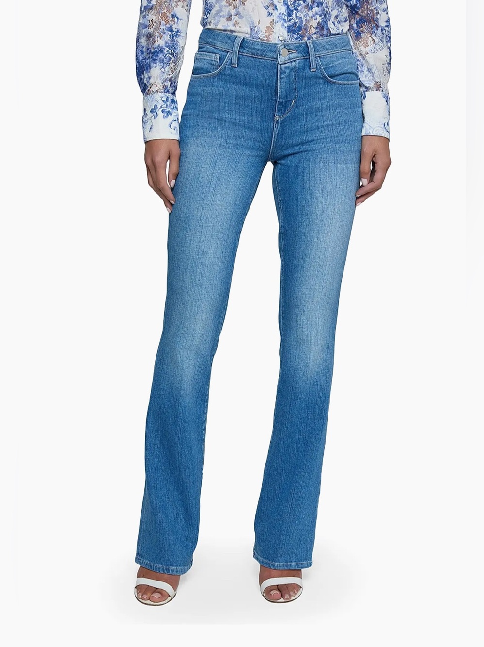 L'AGENCE 
Selma High-Rise Baby 
Bootcut Jeans 👖
Size 31
Color ROSALES
